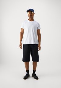 Hollister Co. - ICON CREW T-SHIRT 3-PACK - T-shirt basic - GREY/WHITE/BLACK Miniatuurafbeelding 1