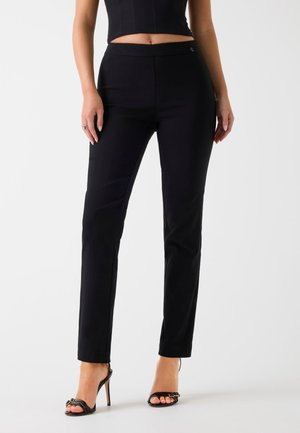 SLIM FIT WAIST - Hlače - schwarz