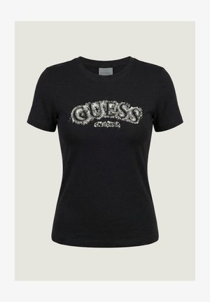 Schwarzes, kurzärmeliges, tailliertes T-Shirt mit weißem, abgenutztem Schriftzug "GUESS California" auf der Brust und Rundhalsausschnitt.