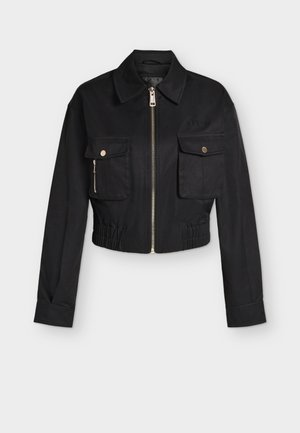 Guess, JULIANE UTILITY CARGO POCKET - Ελαφρύ μπουφάν - jet black a996