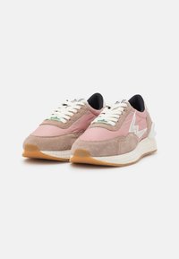 MOA - Master of Arts Sneakers - pink