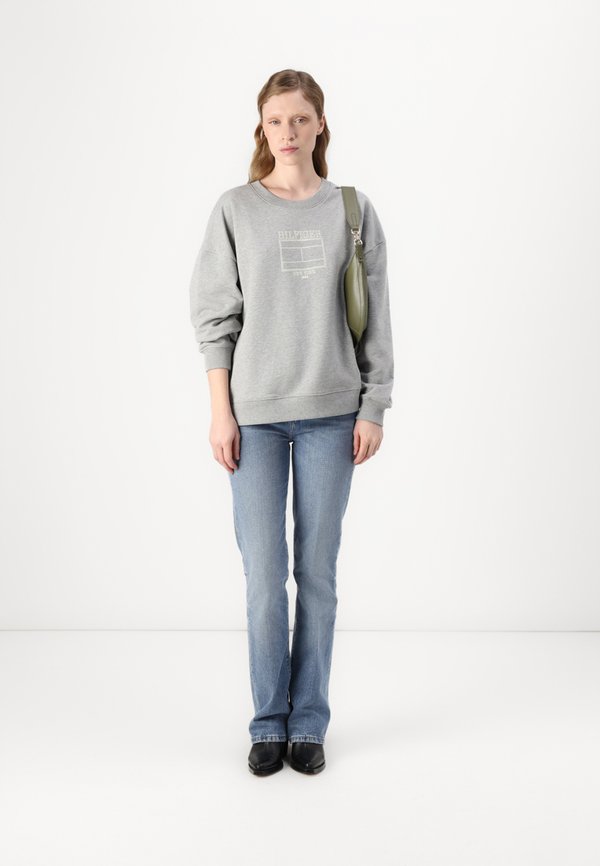BOXY OUTLINE FLAG - Sweatshirt3
