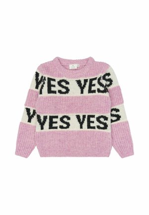 Pull tricoté rose avec des rayures blanches affichant le mot « YES » répété en lettres noires en gras sur la poitrine et les manches.