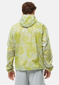 Jack Wolfskin PRELIGHT WIND - Outdoorjas - grid camo firefly