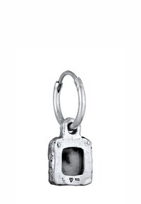 Pendentif en argent en forme de carré avec une surface texturée, doté d'une anse pour la fixation et marqué "925" pour la pureté de l'argent.