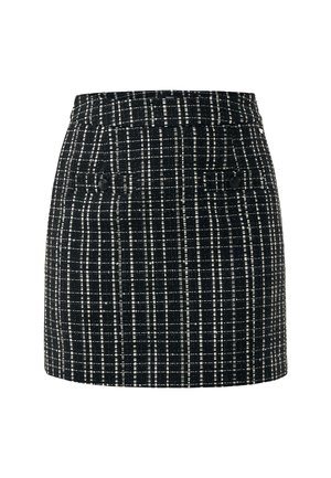 Falda a cuadros en blanco y negro con una cintura ajustada, que cuenta con dos bolsillos laterales y una tela texturizada. De corte corto y diseño sencillo.