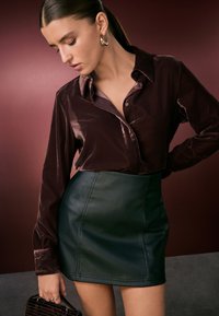 Next REGULAR FIT -LONG SLEEVE - Camicia - chocolate brown