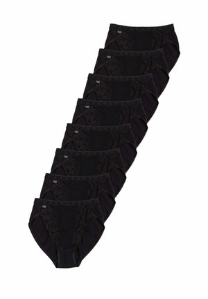 Set di sette slip neri da donna con pannelli in pizzo e fasce elastiche in vita, disposti in un layout a cascata su sfondo bianco.