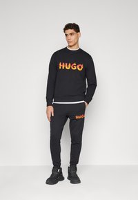 HUGO DITMO - Felpa - black