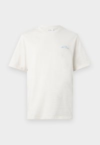 Λευκό T-shirt με κοντά μανίκια και στρογγυλή λαιμόκοψη, με μικρό ανάγλυφο λογότυπο "La Paix" σε ανοιχτό μπλε χρώμα στο αριστερό στήθος.