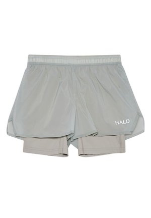 Hellgraue Sportshorts mit elastischem Bund, innerer Kompressionsschicht und "HALO"-Logo am unteren rechten Bein.
