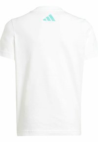 Bílý bavlněný tričko s krátkým rukávem, na zadní straně s logem Adidas světle modré barvy a klasickým kulatým výstřihem.