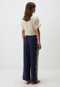 Jimmy Key ELASTICIZED PATTERNED - Pantalon classique - dark blue