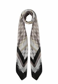 Foulard en soie présentant un motif géométrique dans des tons de gris, agrémenté de chaînes dorées et de bords noirs. Texture légère et lisse.