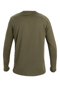 Dlhý rukáv, olivovo zelená farba, vyrobená z hladkej látky. Obsahuje okrúhly výstrih a malú značkovú etiketu na leme.