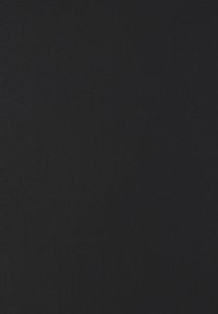 Μαύρος υφασμένος καμβάς, λεία επιφάνεια με λεπτό ύφανση, ομοιόχρωμος χωρίς σχέδια ή ορατές λεπτομέρειες. Κατάλληλος για διάφορες εφαρμογές.