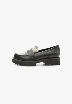 Mustad nahast loafers, millel on maduprindiga aksent. Karm kummist talla, mille servad on sakilised. Sile tekstuur ja ümar varvas.