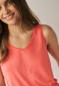 Next Top - pink pale