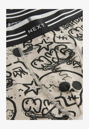 Boxeri bej cu modele abstracte negre care includ cranii și stele. Cureaua elastică cu o dunga alb-neagră. Brand: NEXT.