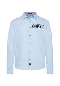 Világoskék, hosszú ujjú ing, gombos elülső rész, fekete hímzés található a bal mellrészen "CAMP DAVID BLUE CMPD" felirattal, horgonylogós címkével.