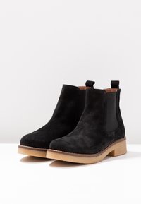 Cream Kotníková obuv - black