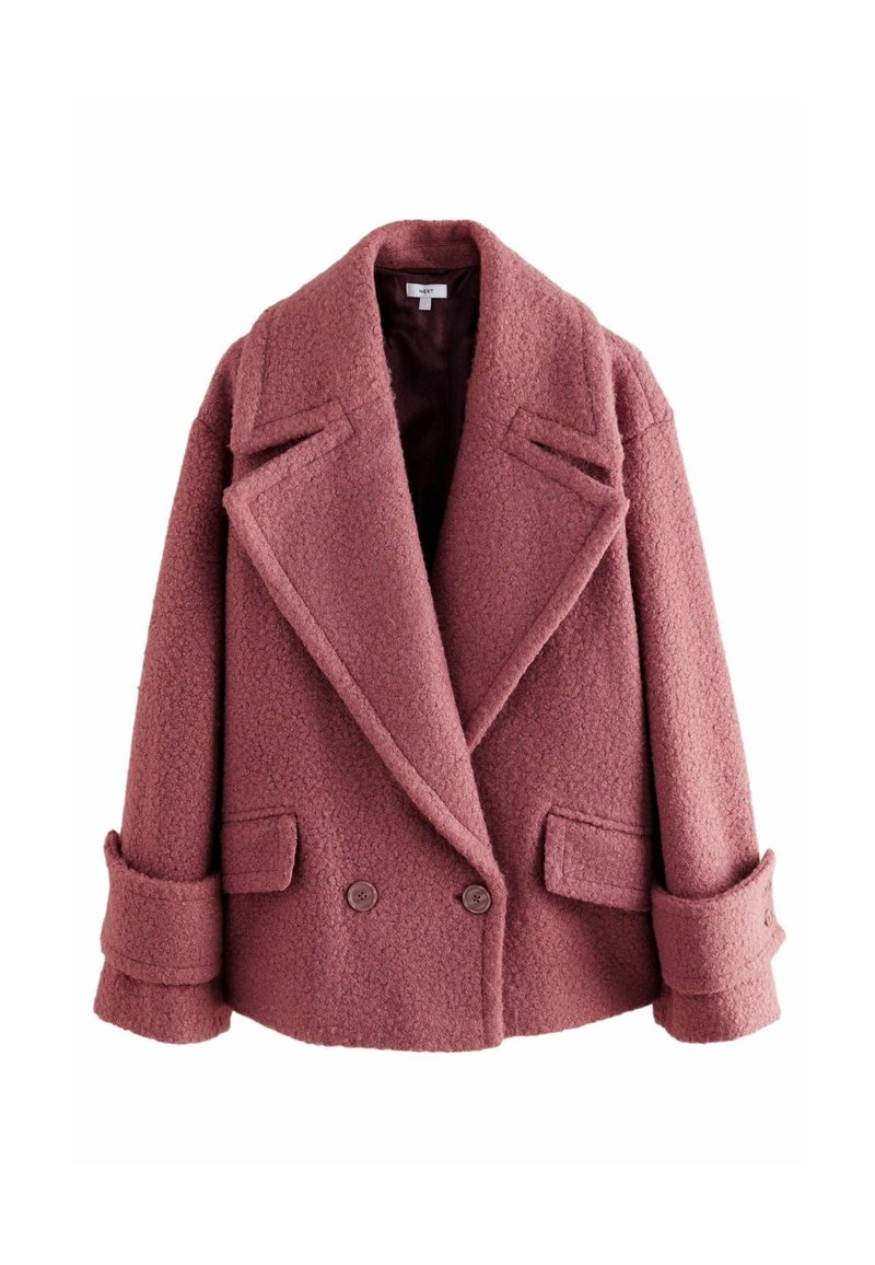Manteau rose en mélange de laine à double boutonnage avec une finition texturée, larges revers et grandes poches. Manches avec poignets boutonnés.