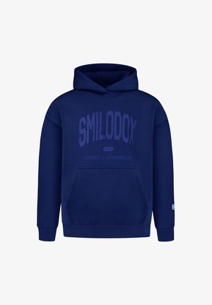 Marineblå hættetrøje med forlomme, ribbede manchetter og teksten "SMILODOX ESSENTIAL SPORTSWEAR" trykt på brystet.