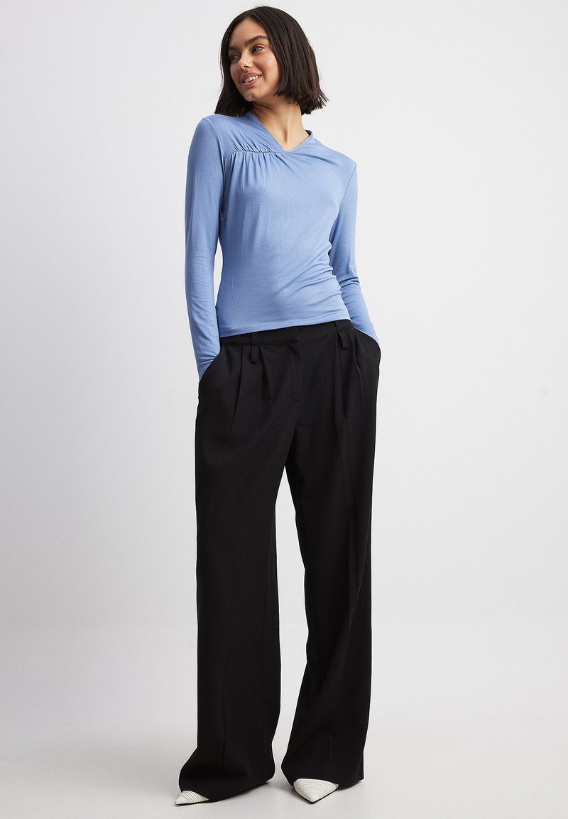 NA-KD Longsleeve blauw