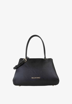 Bolso de mano de cuero negro con una forma estructurada, que cuenta con un asa superior y una correa desmontable. Logo y herrajes dorados. Textura suave.