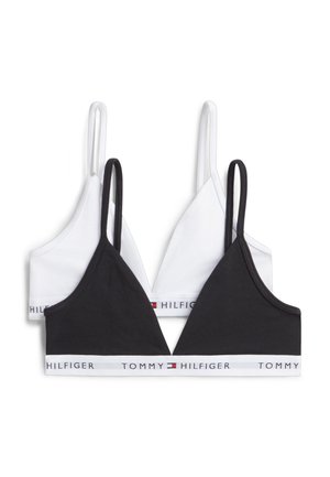 To trekantede braletter, den ene sort og den ene hvid, hver med tynde stropper og Tommy Hilfiger-logo på den elastiske bånd.