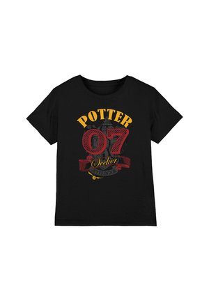 Black short-sleeve t-shirt with "POTTER 07 Seeker" text and Gryffindor crest graphic in red, yellow, and gray on the front.