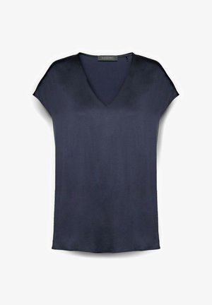 Marineblå kortærmet bluse med V-hals og lette kappelignende ærmer, lavet af glat stof, med mærket Elena Miró på kraven.