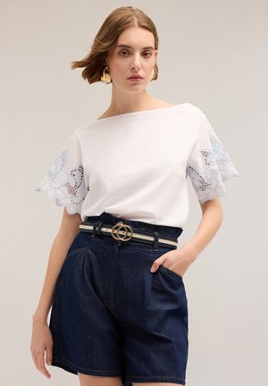 Motivi CON MANICHE RICAMATE - Print T-shirt - bianco