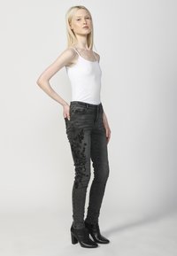 Koroshi LONG  - Karcsúsított farmerek - black denim