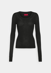 Pull en maille côtelée noir à manches longues avec un décolleté large et une coupe ajustée. Présente des ouvertures pour les doigts aux poignets et une étiquette de marque rouge.
