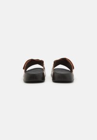 ECCO COZMO M - Ciabattine - cognac