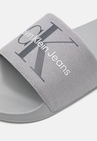 Calvin Klein Jeans SLIDE MONOGRAM  - Ciabattine - formal grey/mushroom
