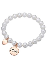 Pulsera de perlas blancas con un charm circular de oro rosa grabado con la palabra "AMOR" y un pequeño charm de corazón de oro rosa.