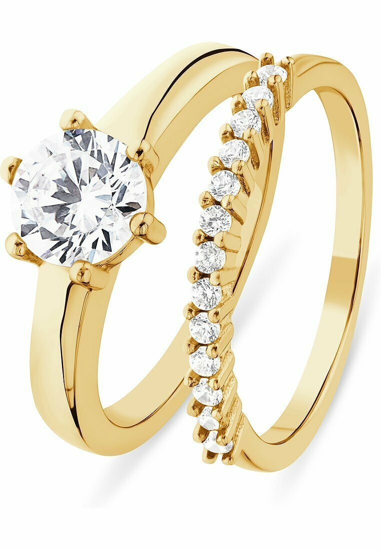 Set di anelli di fidanzamento in oro composto da un diamante solitario rotondo e una fede con piccoli diamanti decorativi lungo il suo bordo.