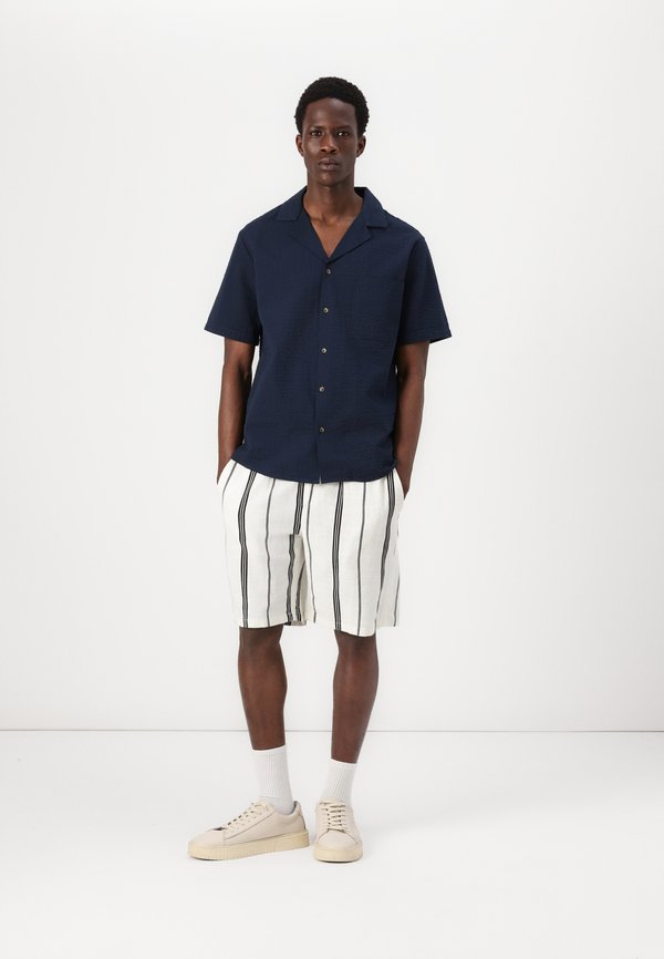 ONSTINUS STEPAN - Shorts2