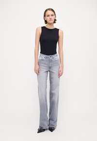 ONLY Tall ONLJUICY WIDE LEG - Džinsi ar platām starām - medium grey denim