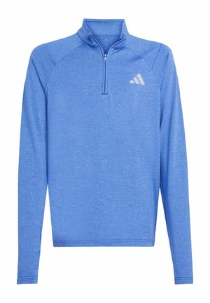 Suéter de manga larga azul claro con media cremallera en el cuello, hecho de una suave tela texturizada. Presenta un pequeño logotipo blanco en el pecho.