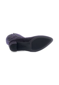 Lila Wildleder-Ankle-Boot mit einem geschwungenen Absatz, seitlichem Reißverschluss und strukturiertem Gummisohle. Verfügt über eine leicht abgerundete Zehenform und ein zurückhaltendes Design.