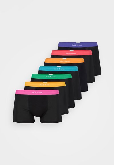 Melni bokseršorti, sakārtoti rindā ar krāsainām elastīgajām jostām: rozā, purpursarkana, oranža, zila, zaļa, dzeltena. "Paul Smith" logo uz jostām.