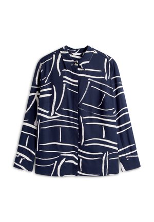 Laivastonsininen paita, jossa on valkoinen abstrakti sivellinvedoskuvio, pitkät hihat, kauluksellinen malli ja yksi rintatasku. Sileä pinta, napillinen etuosan sulkeminen.