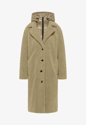 Olijfgroene fleecejas met een gestructureerd oppervlak, knoopsluiting aan de voorkant en twee zijzakken; beschikt over een afneembare gewatteerde capuchon.