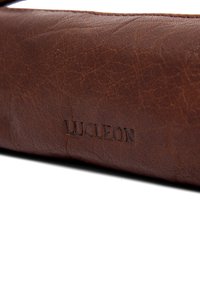 LUCLEON MONTREAL - Toalettmappe - brown