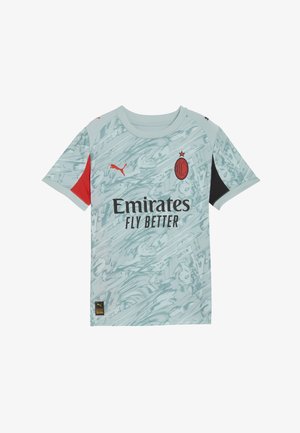 Lyseblå kortærmet trøje med et svajende mønster, sorte og røde detaljer samt et logo på brystet. Fremstillet af åndbart stof.