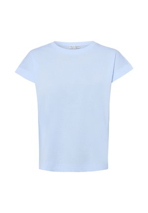 Jasnoniebieska koszulka z krótkim rękawem, okrągłym dekoltem, z podwiniętymi mankietami rękawów i prostym dołem.