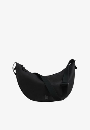 Schwarze, halbmondförmige Umhängetasche mit verstellbarem Riemen und Reißverschluss, mit kleinem "GOT BAG"-Logo auf der unteren Vorderseite.